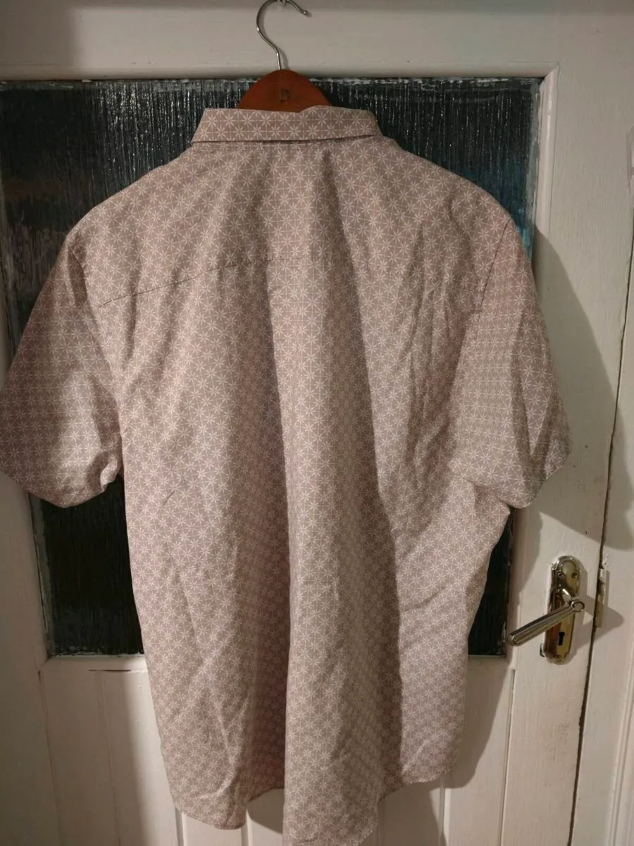 Mens Next Regular fit short sleeve shirt. 
Chest 4 - Image 3