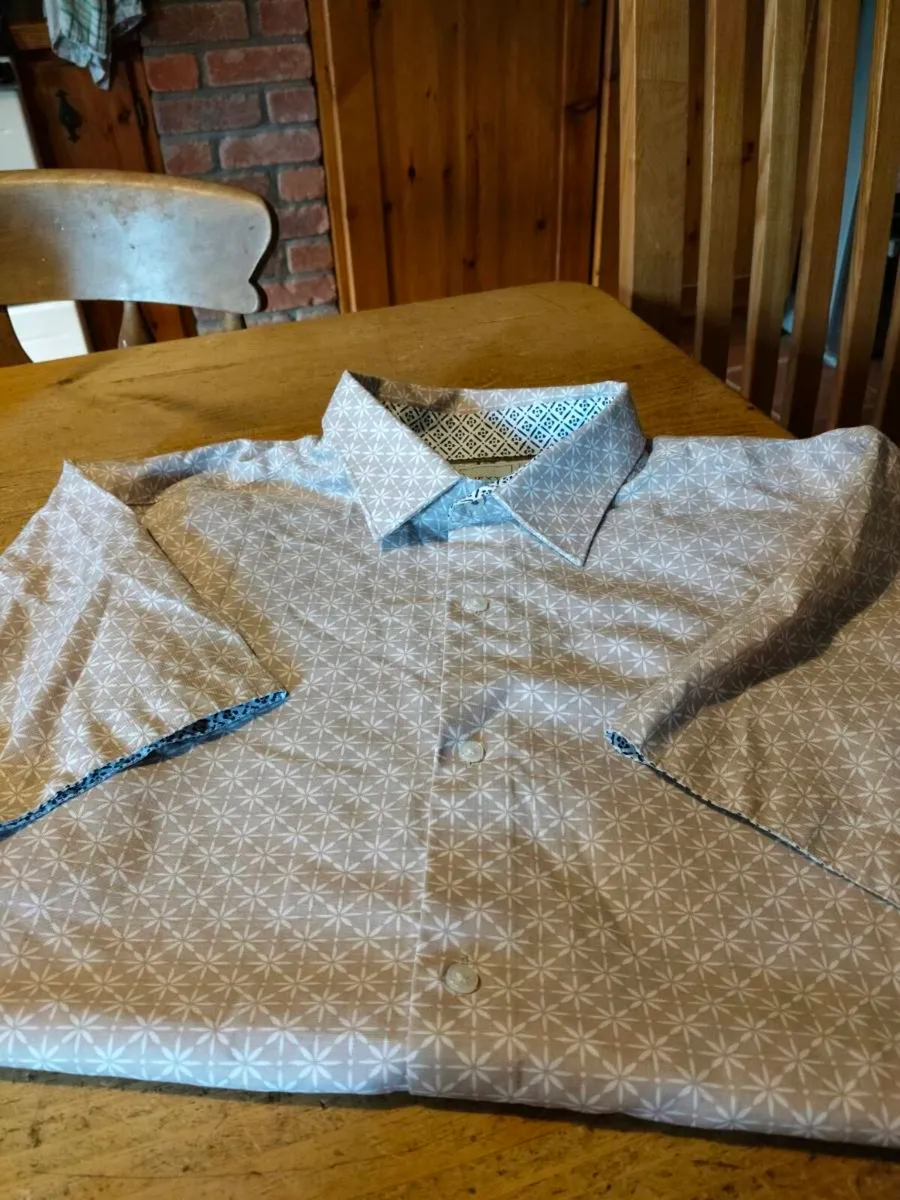 Mens Next Regular fit short sleeve shirt. 
Chest 4 - Image 4