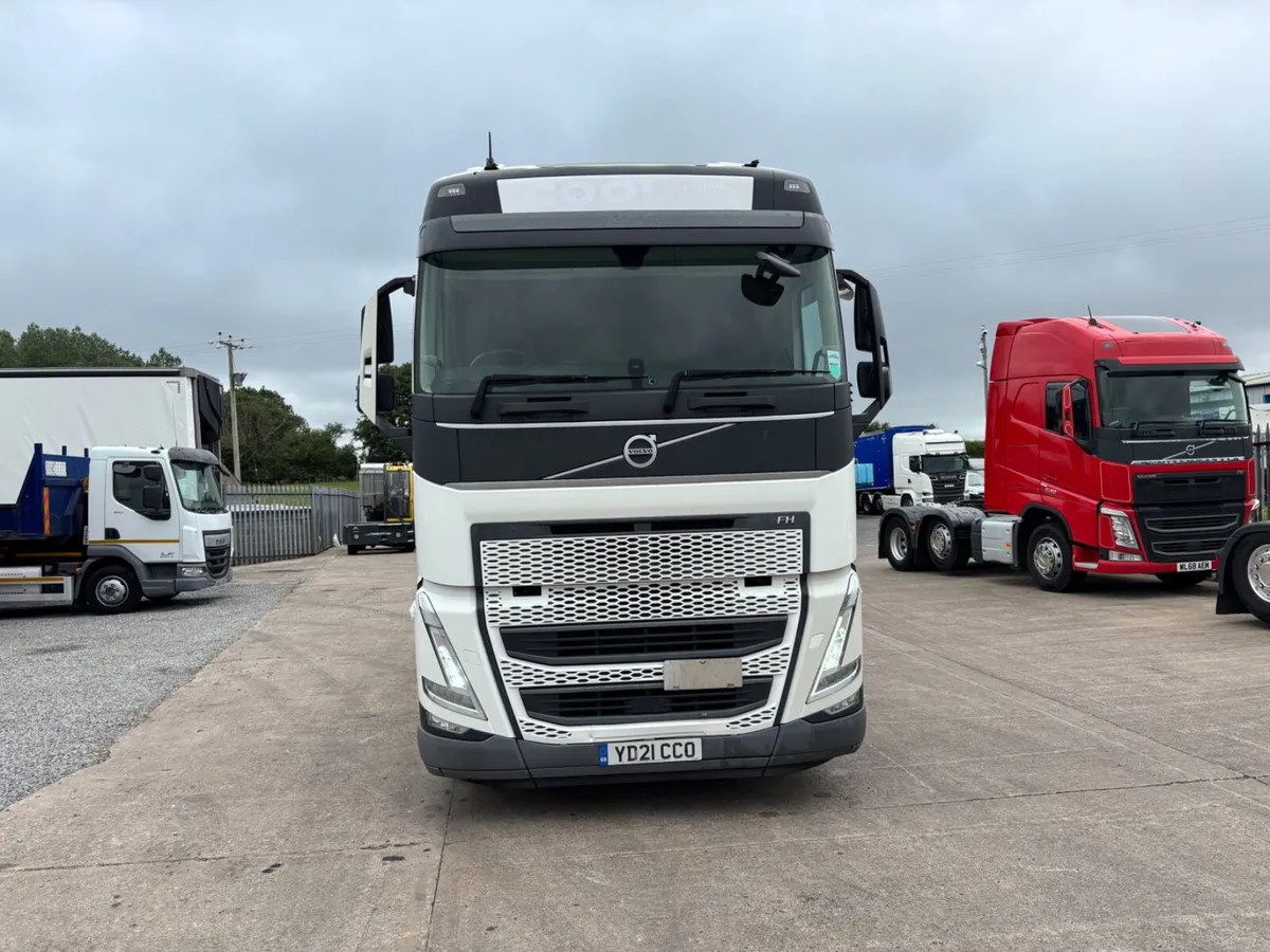 2021 Volvo FH5 Globtrotter 6x2 Midlift 4.1 WB - Image 3