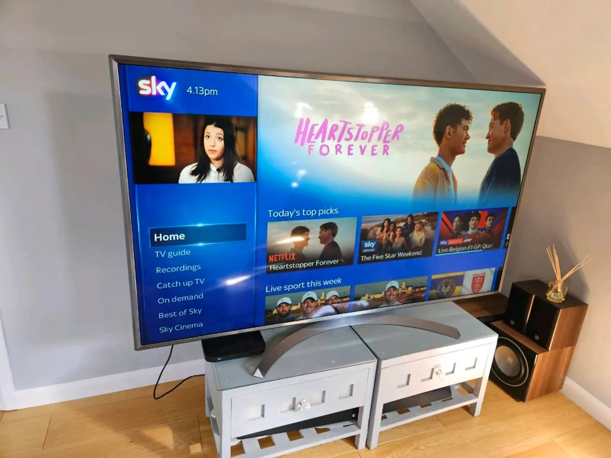 75' Samsunk 4K TV - Image 1