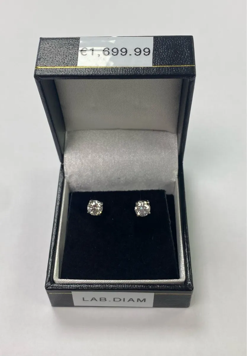 Diamond earrings - Image 1