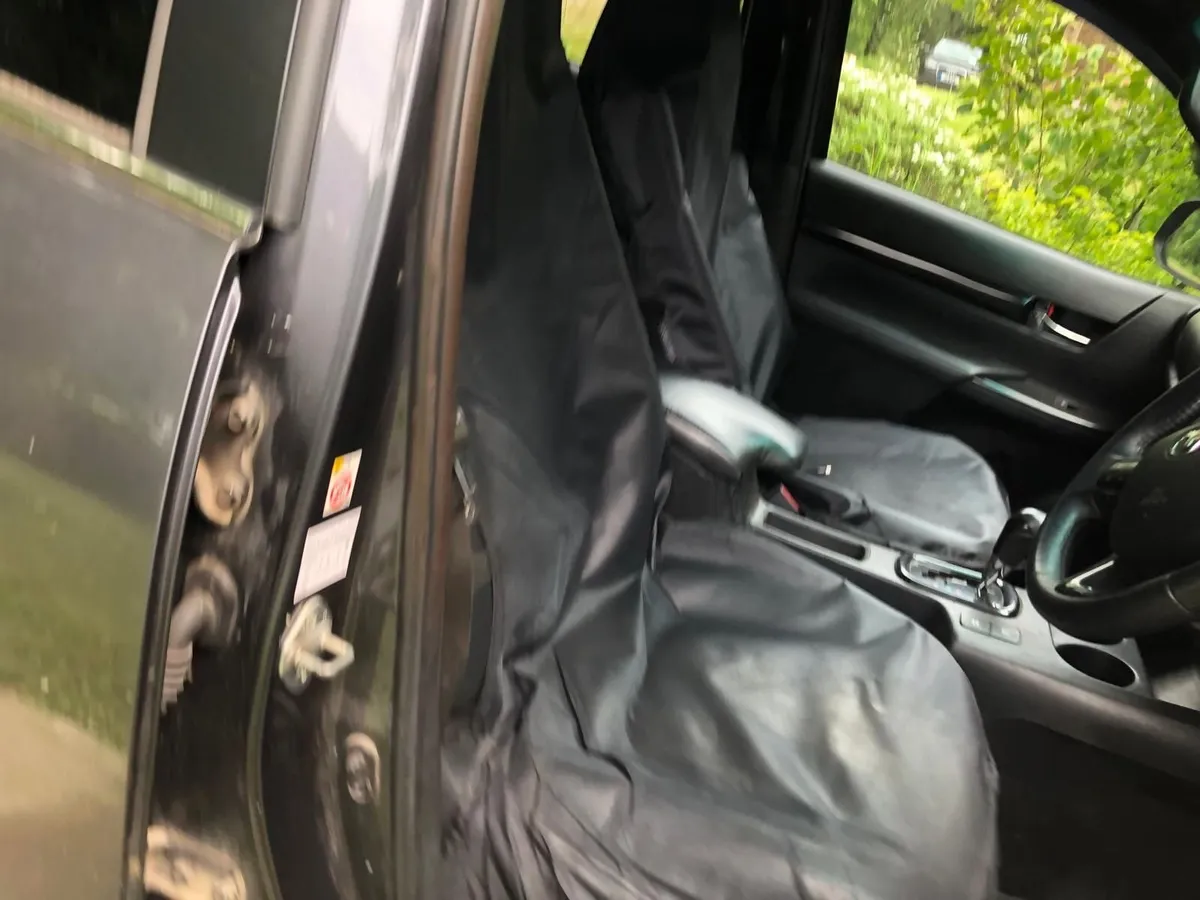 Toyota Hilux 2019 - Image 2