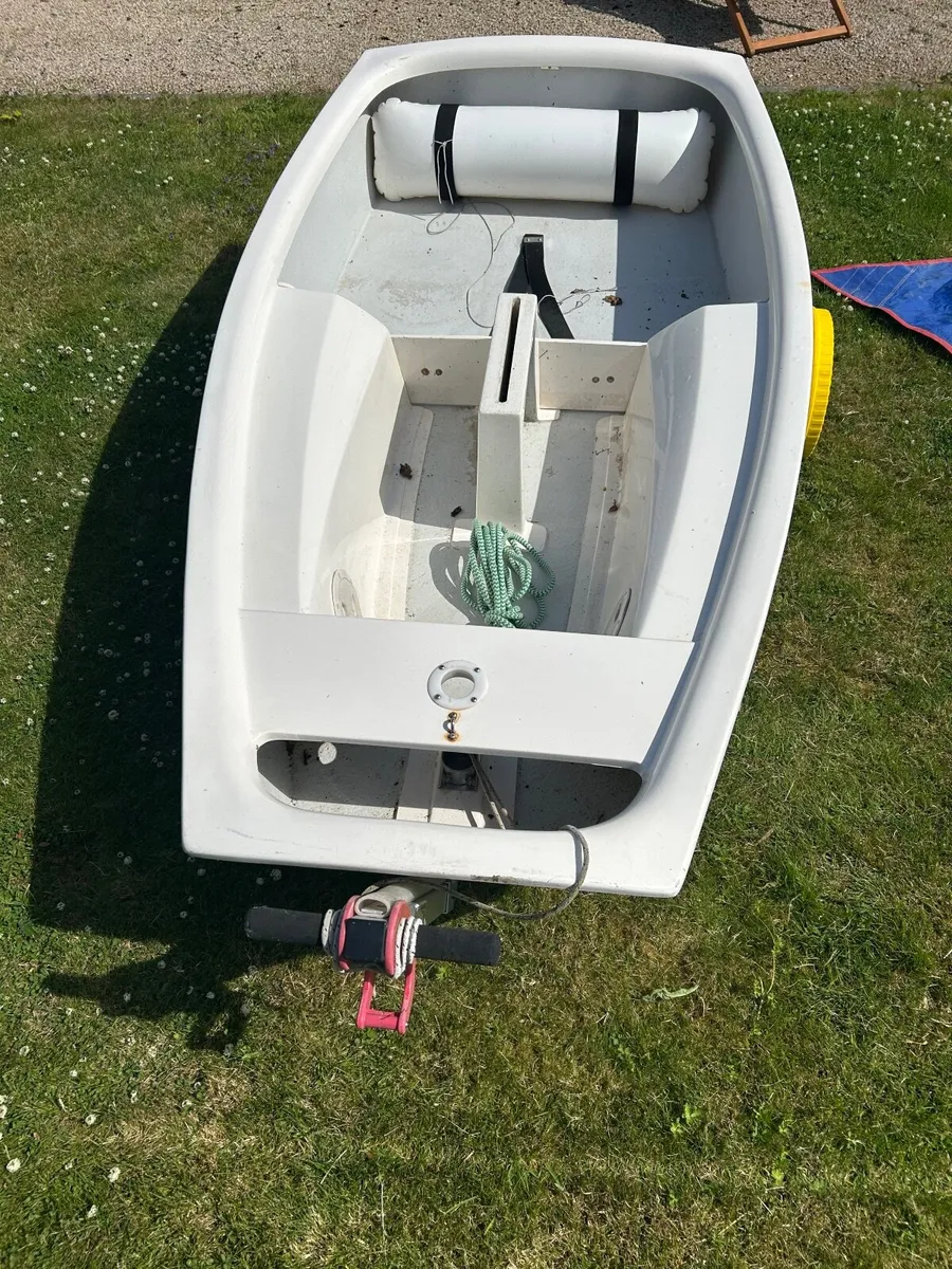 Sailing Dinghy - Image 2
