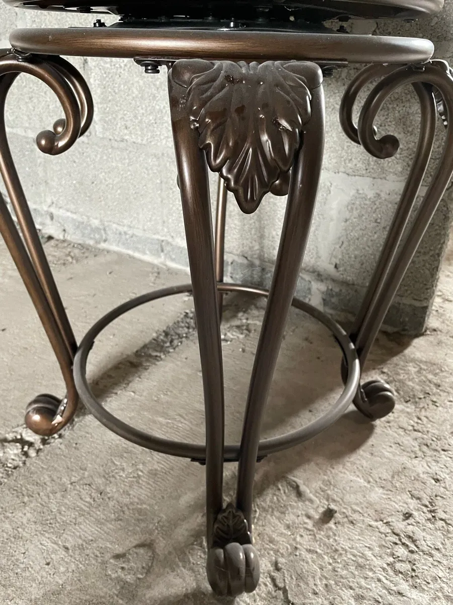 4 counter night chairs that swivel still have tags - Image 4