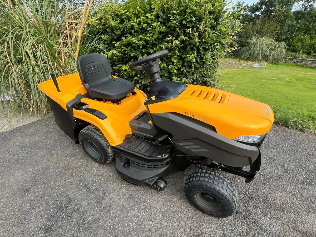 Stiga 20HP hydro twin cylinder ride on lawnmower - Image 1