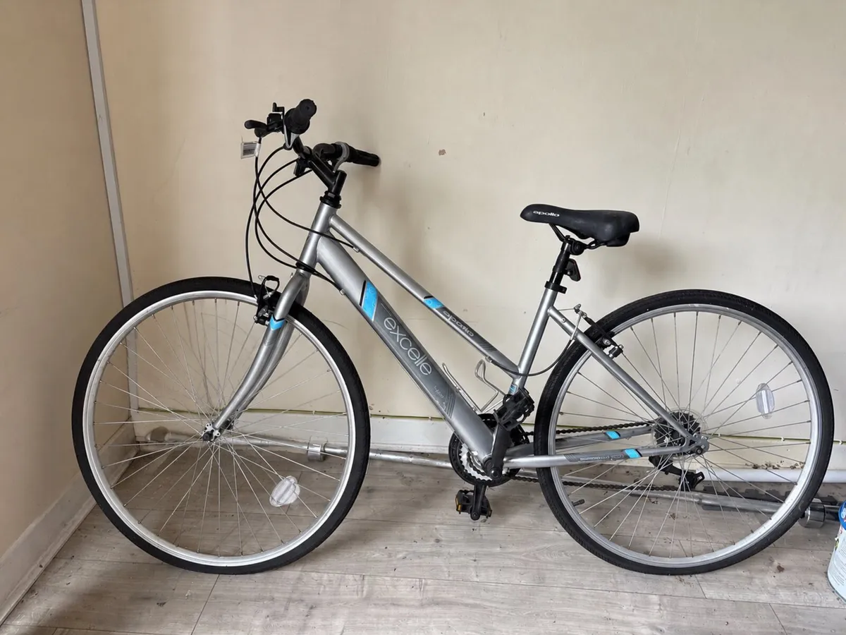 Apollo Excelle Womens Hybrid Bike 17” - Image 1