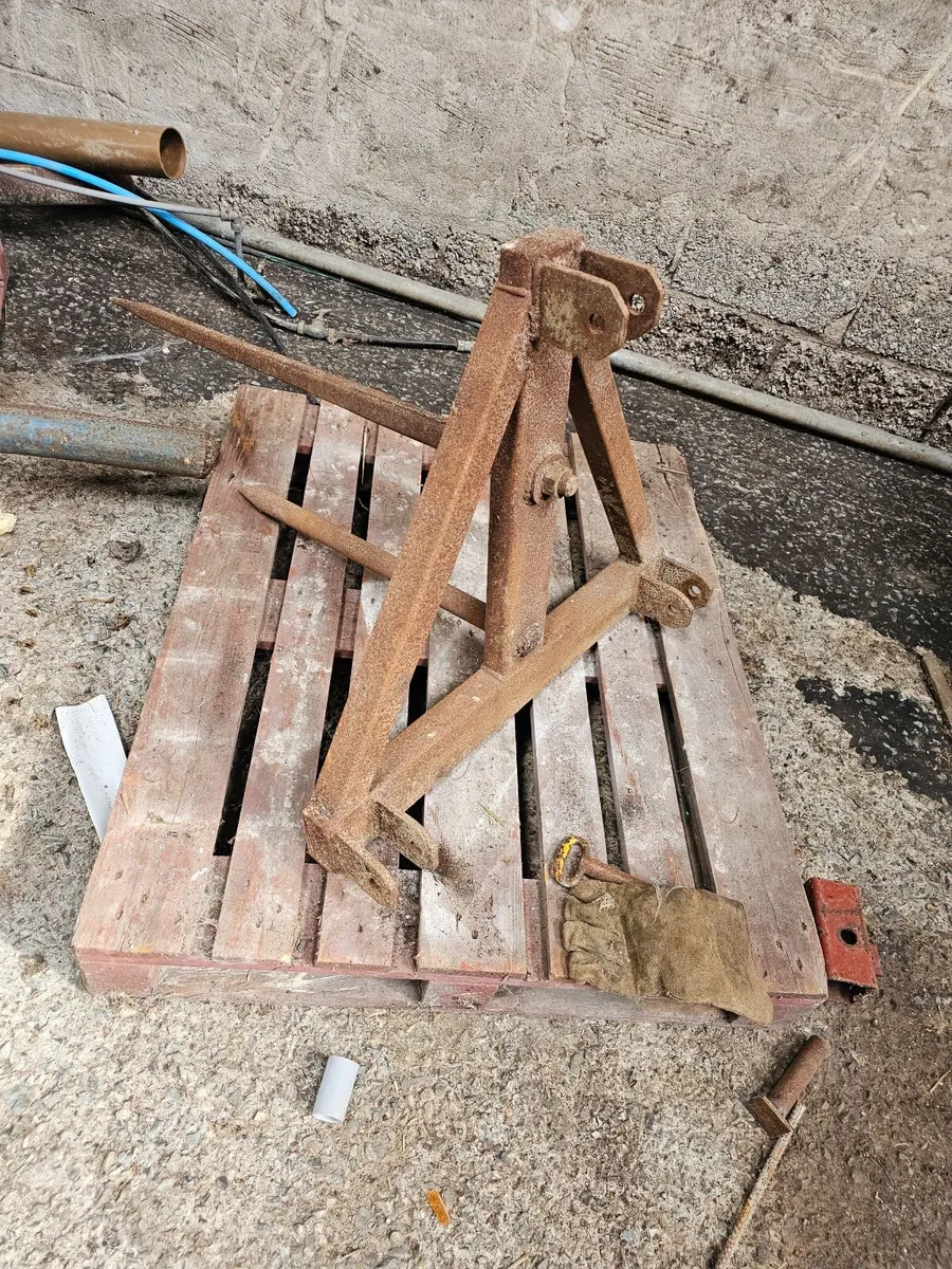Bale spike and lifter - Image 4
