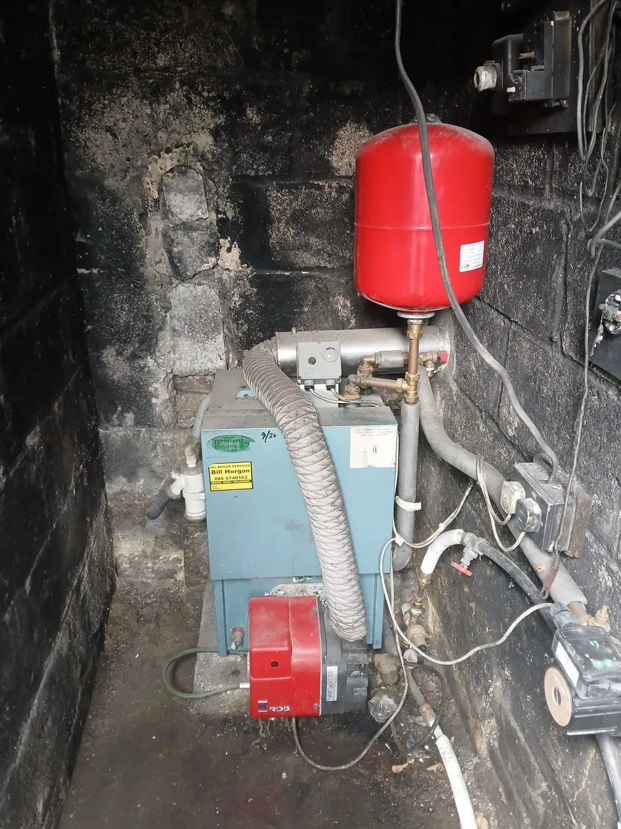 Grant Vortex Condensing Oil Boiler and Tank - Image 4
