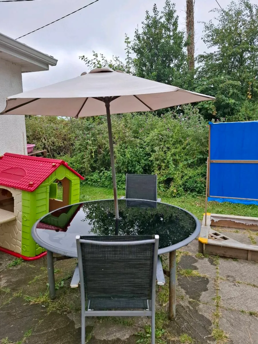 Garden furniture - Image 1