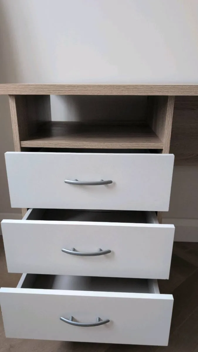 Computer Table - Image 2