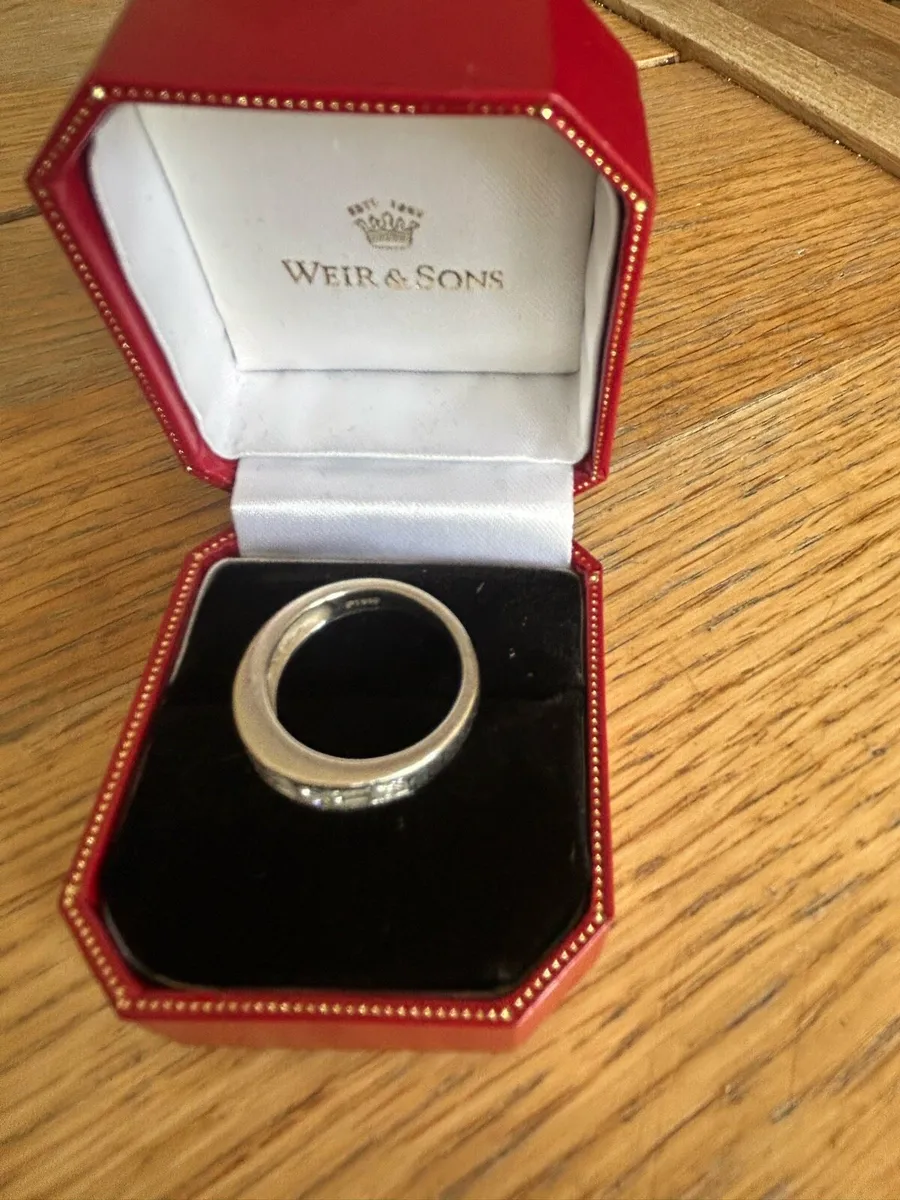 White gold and diamond eternity ring - Image 2