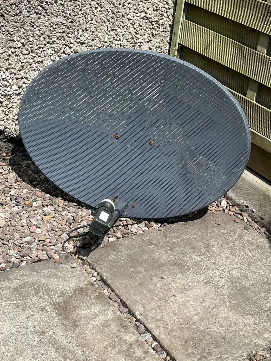 satelite dish, with double head. - Image 1