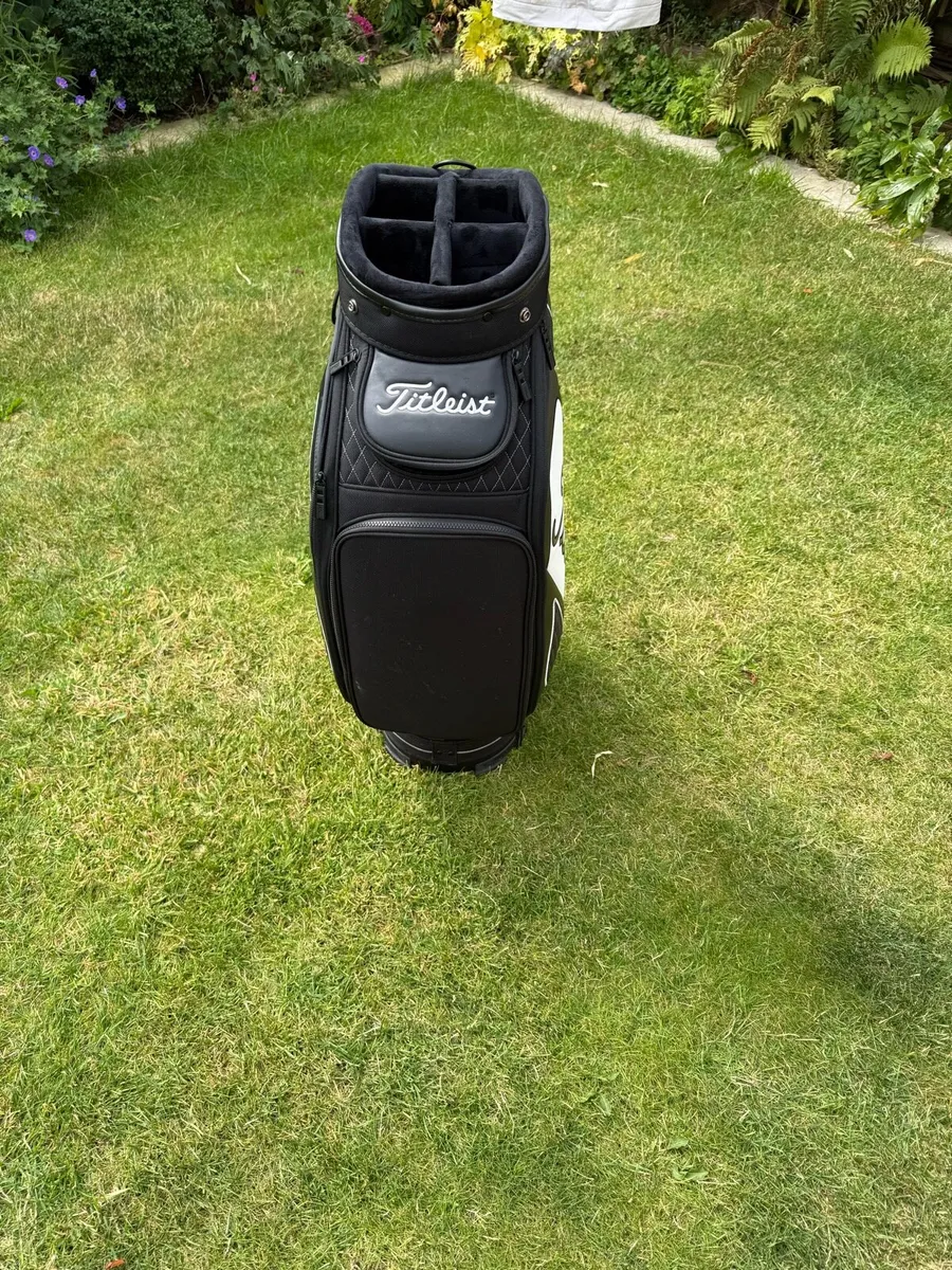 Titleist Mid Tour Staff Bag - Image 3