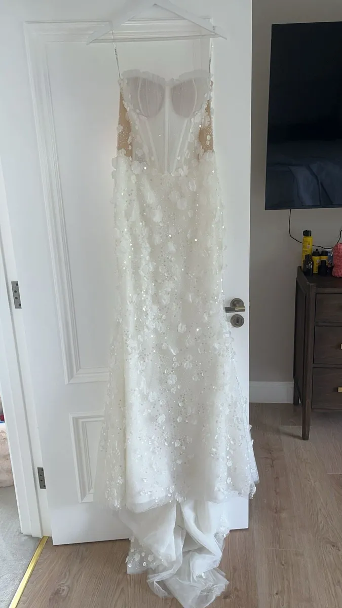 Wedding dress - Image 2