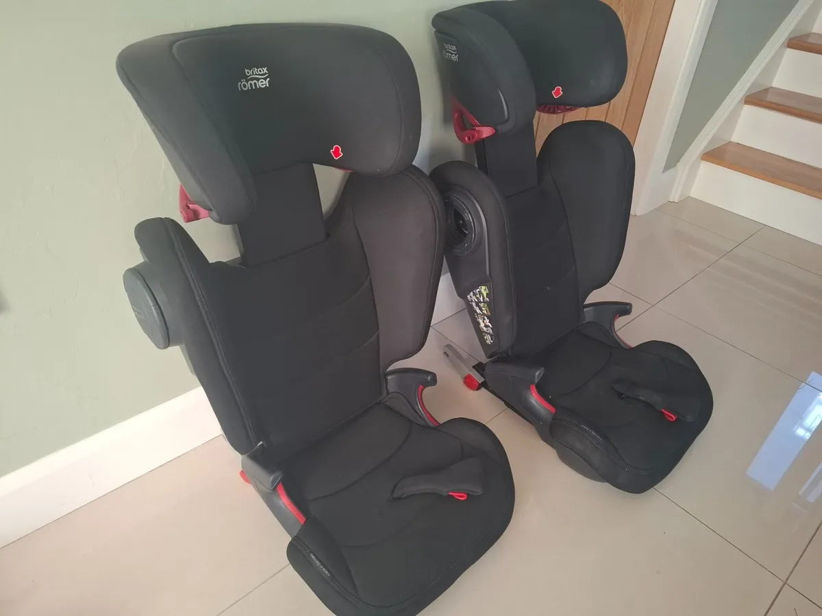 Car Seats - Image 1