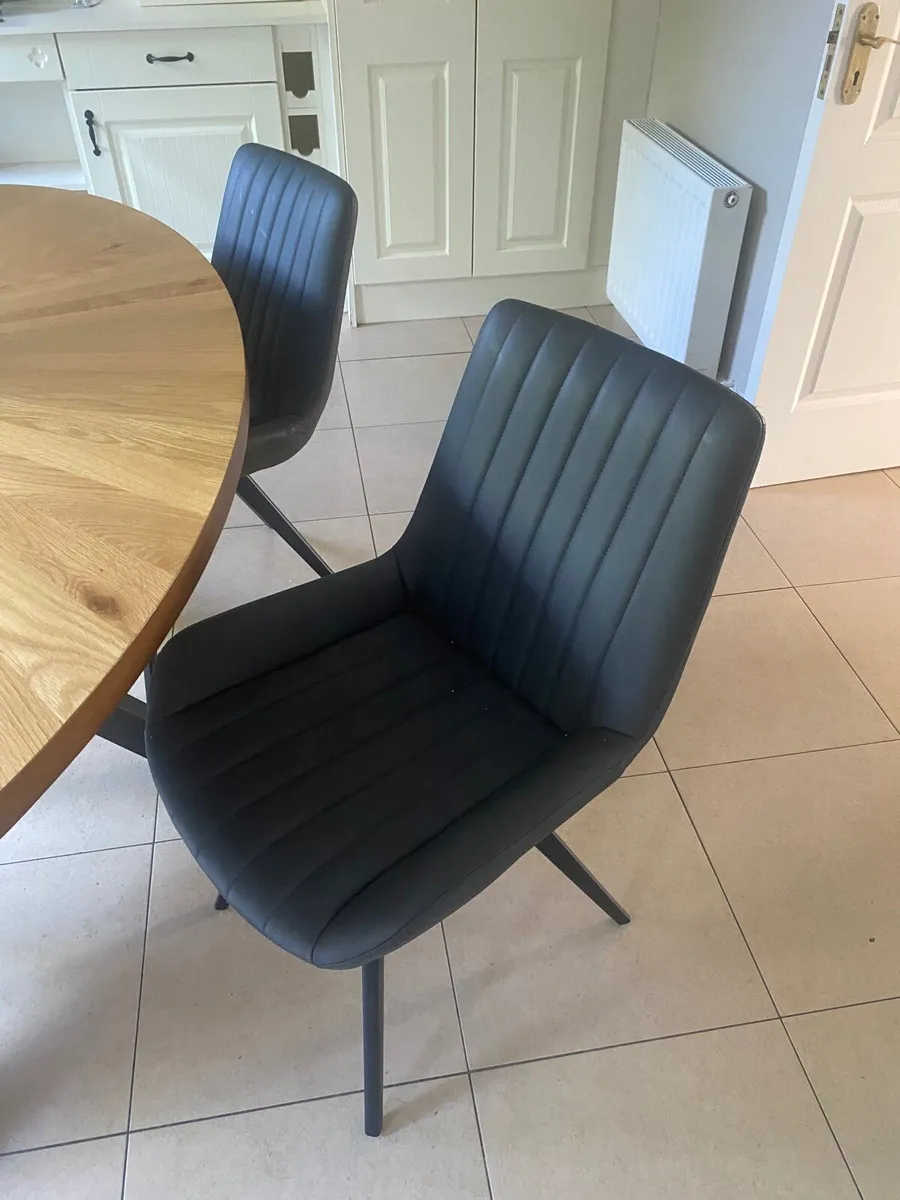 Table &Chairs - Image 2