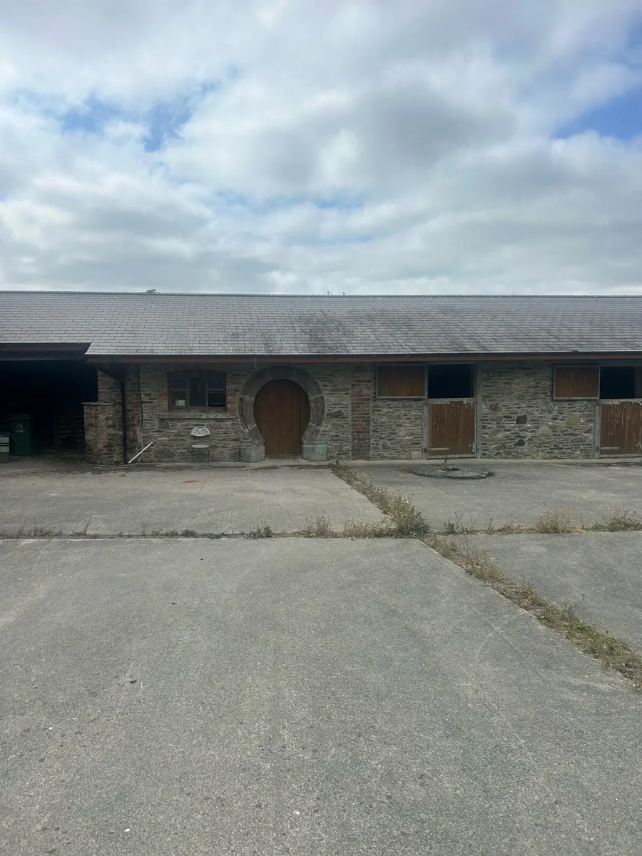 Stable yard with house to rent - Image 4
