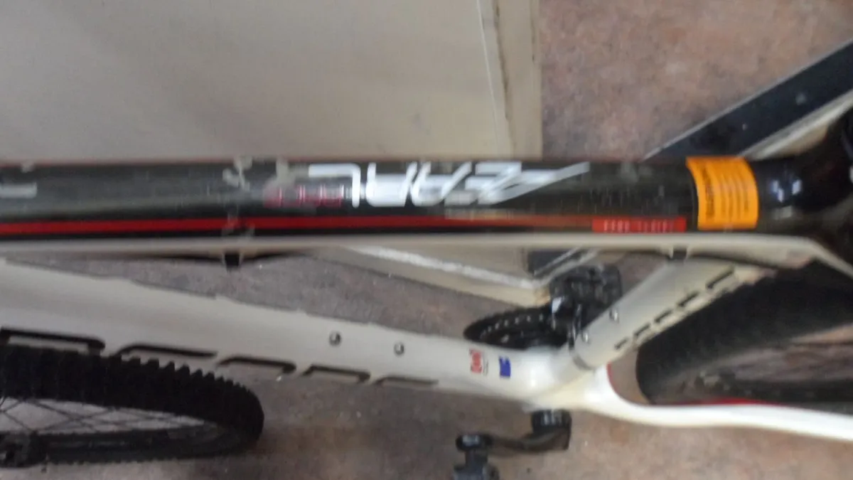 Beone T700 Pearl Race Mountain Bike - Image 3