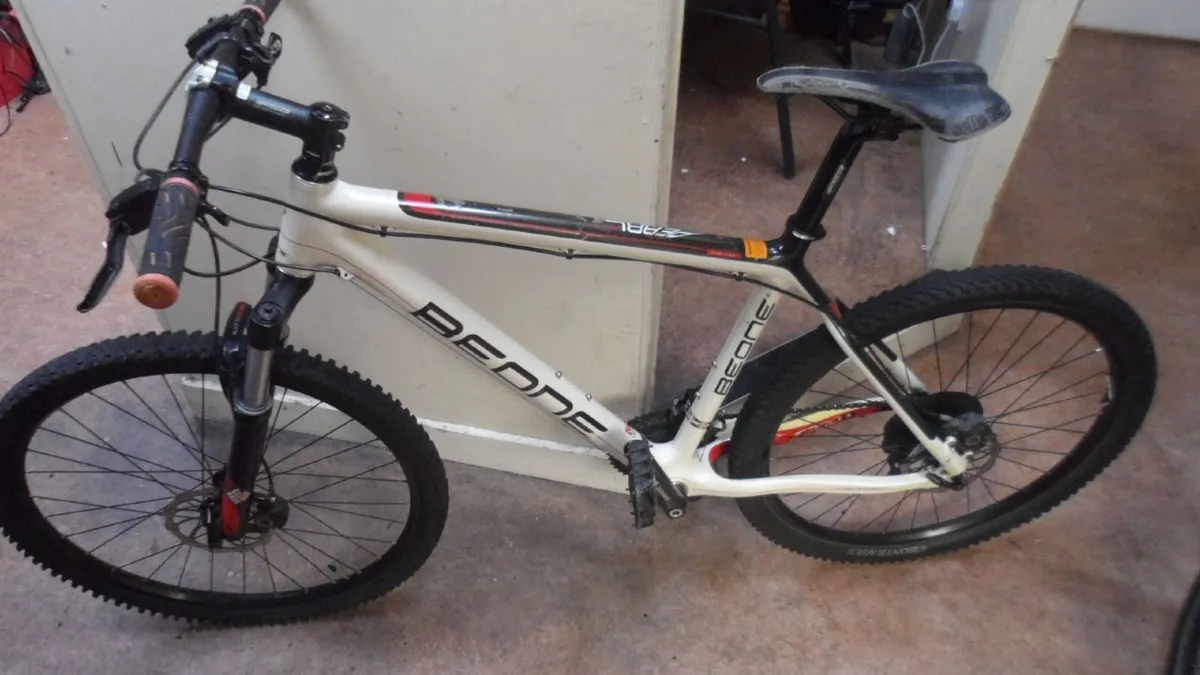 Beone T700 Pearl Race Mountain Bike - Image 1