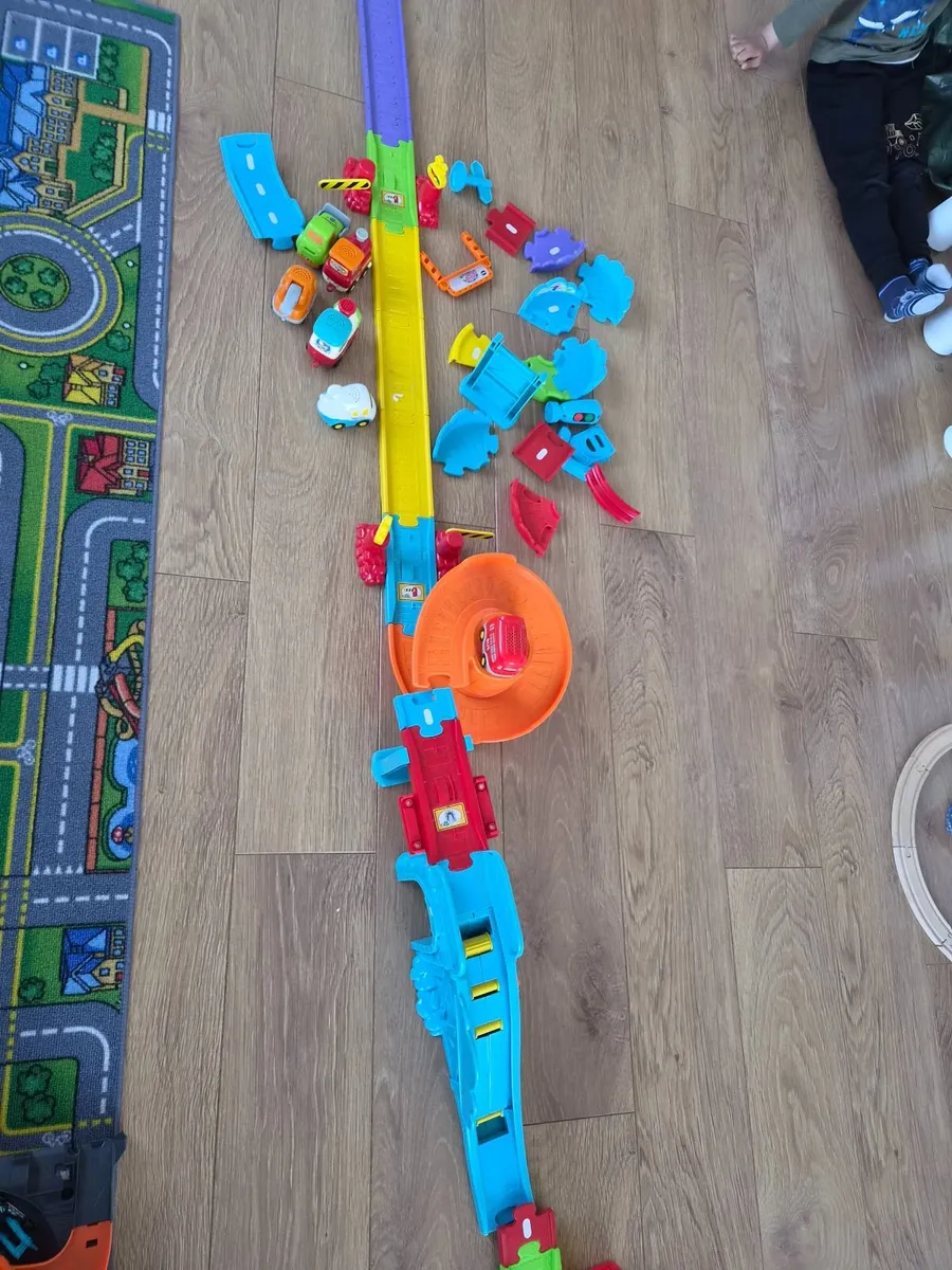 Vtech track with cars Toot Toot drivers - Image 2