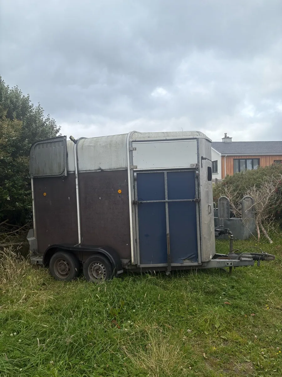 Horse trailer - Image 1