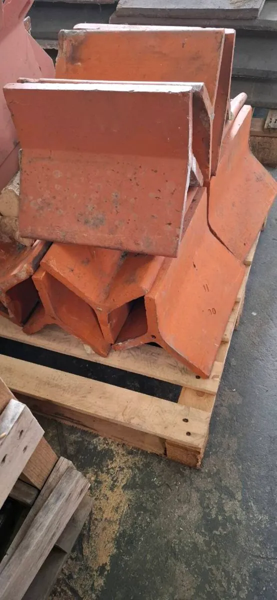Red Clay Ornamental Rigde