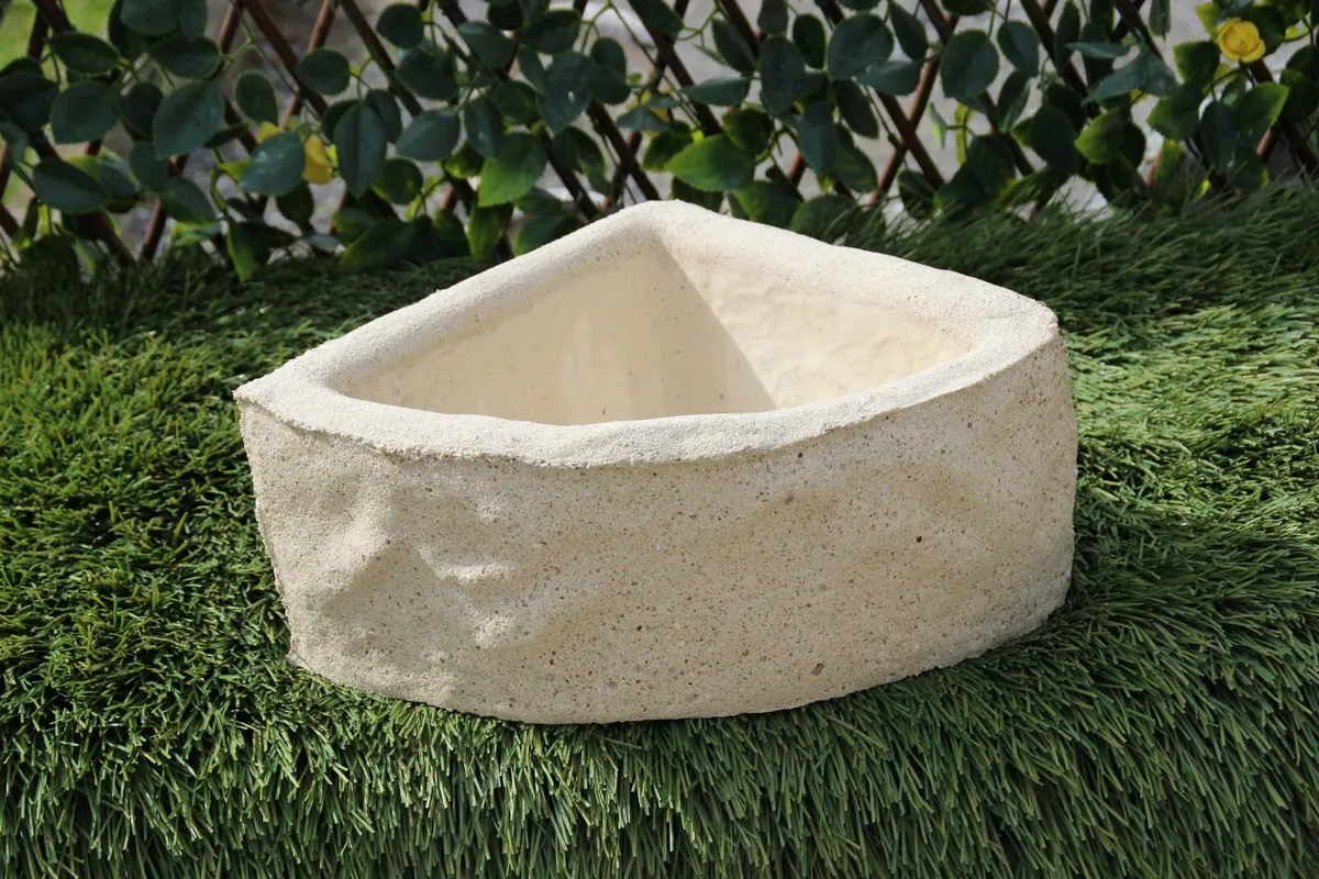 Corner flower pot-small style - Sandstone - Image 1