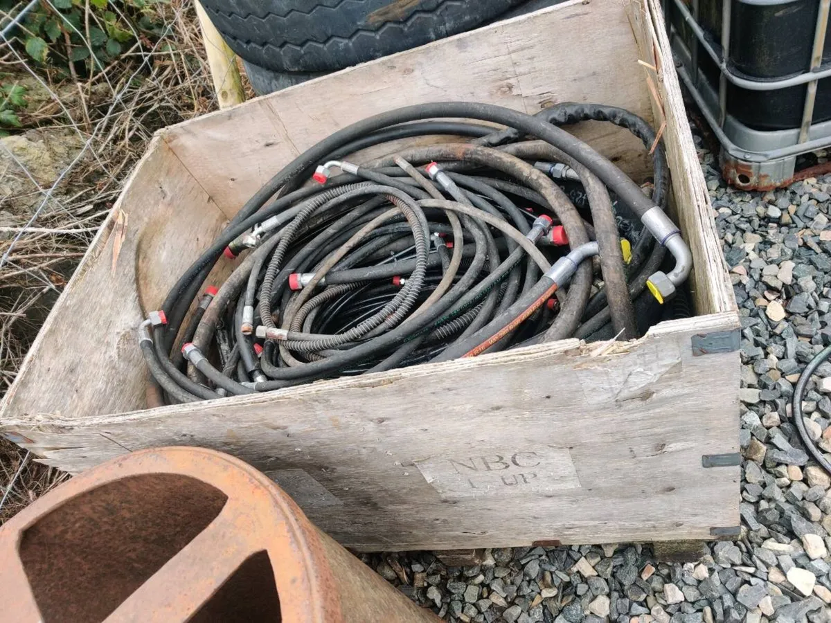 Hydraulic hoses - Image 1