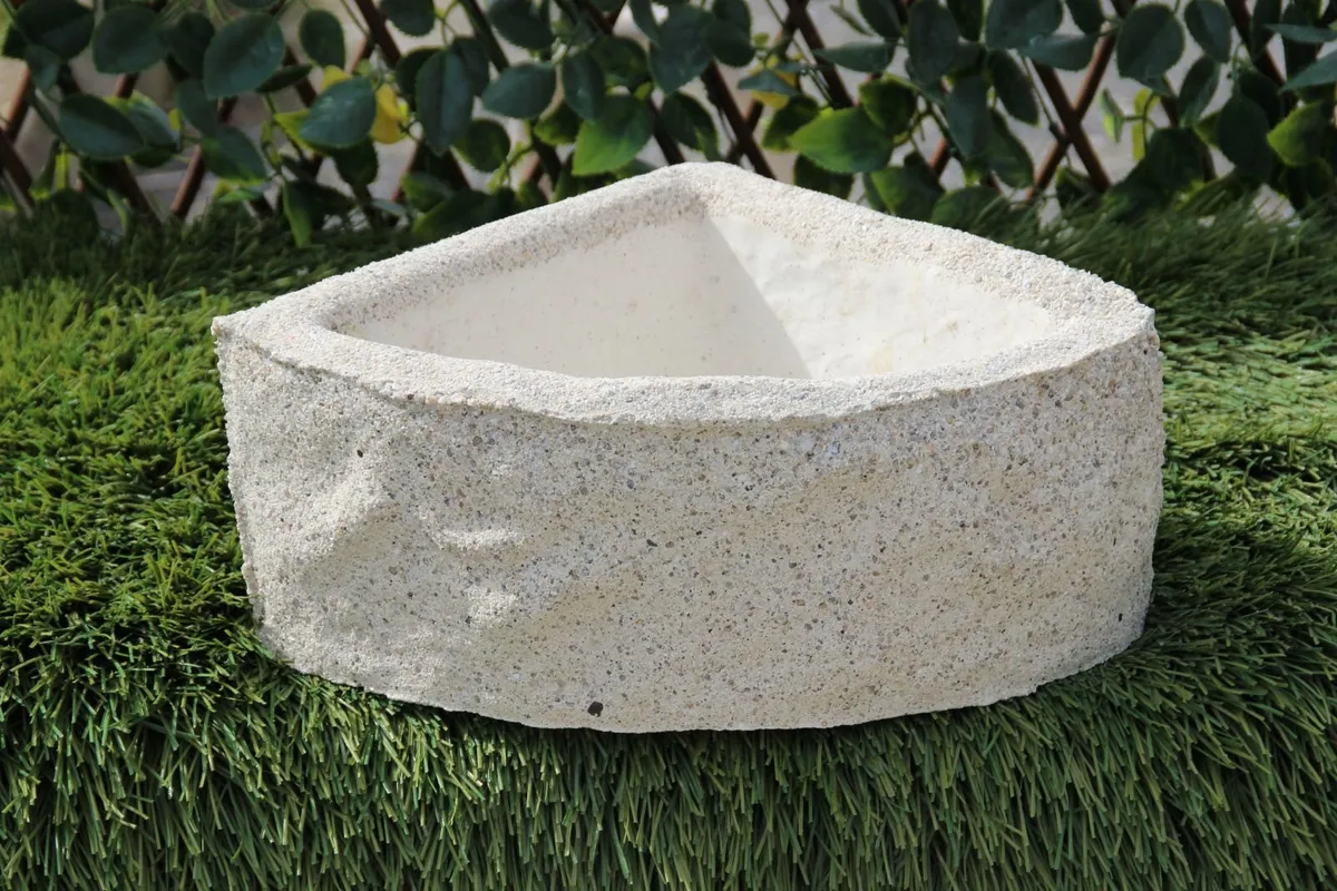 Corner reconstituted granite flower pot - Image 2