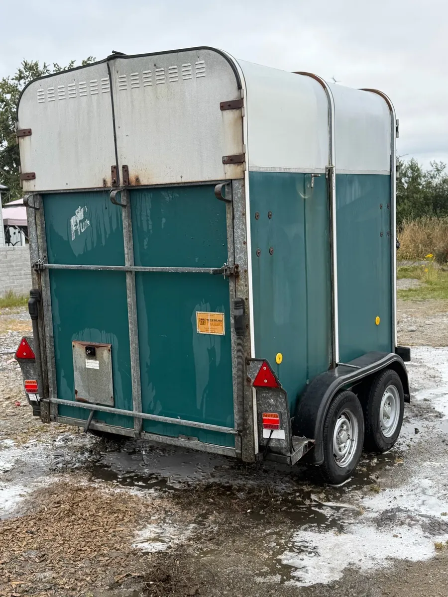 505 horsebox - Image 1