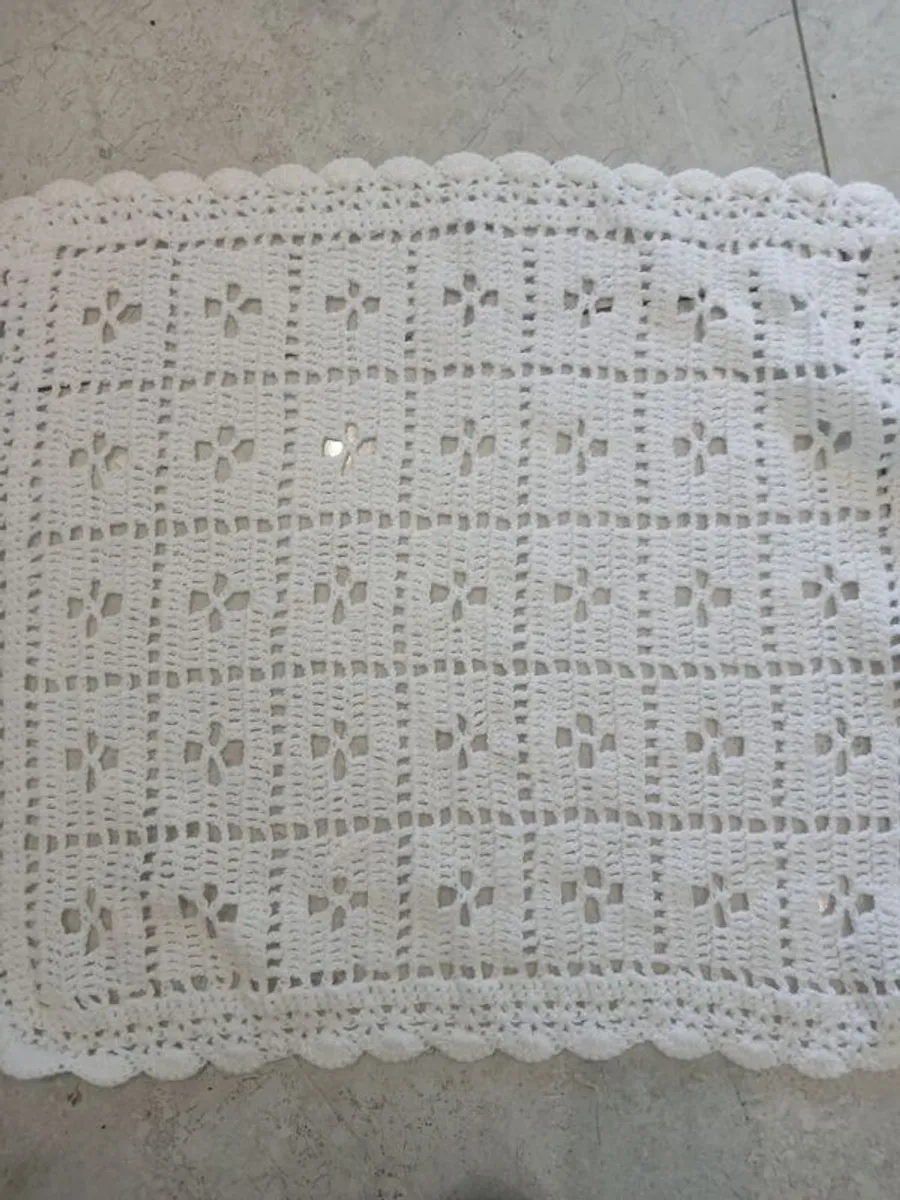 Hand knitted baby blanket - Image 1