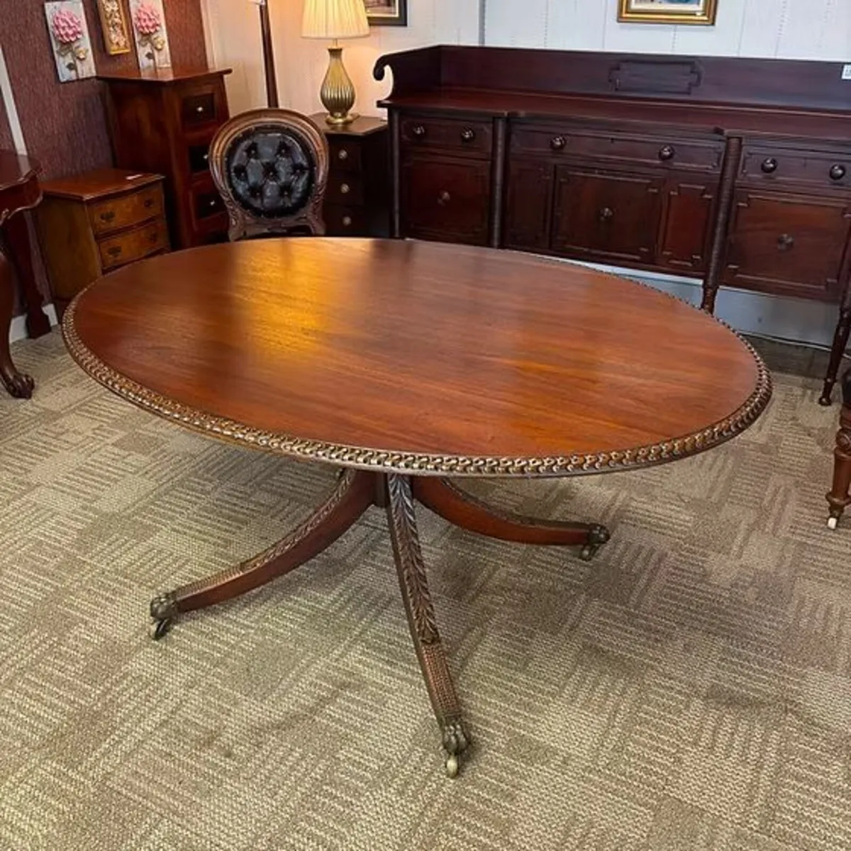 Beautiful antique mahogany roped edge oval shaped