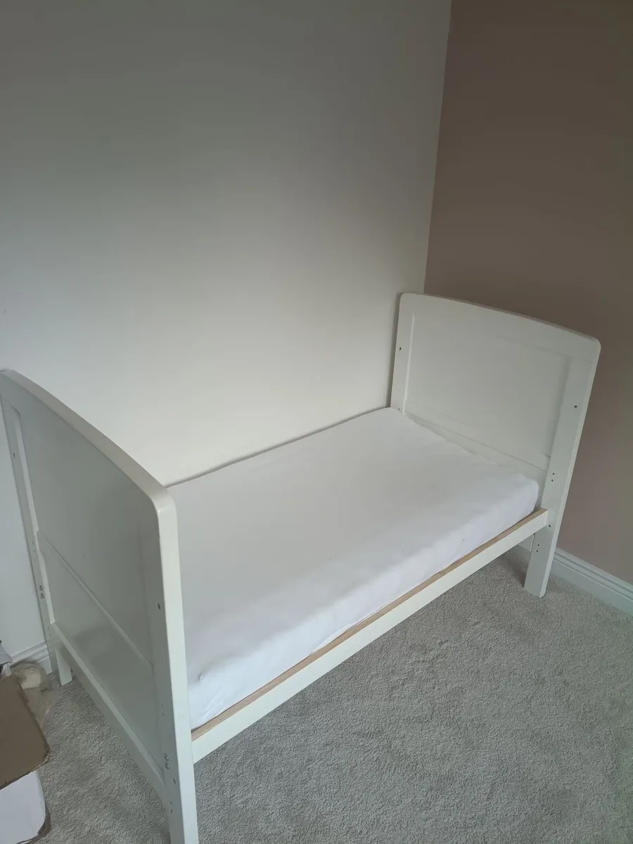 Cot bed - Image 1