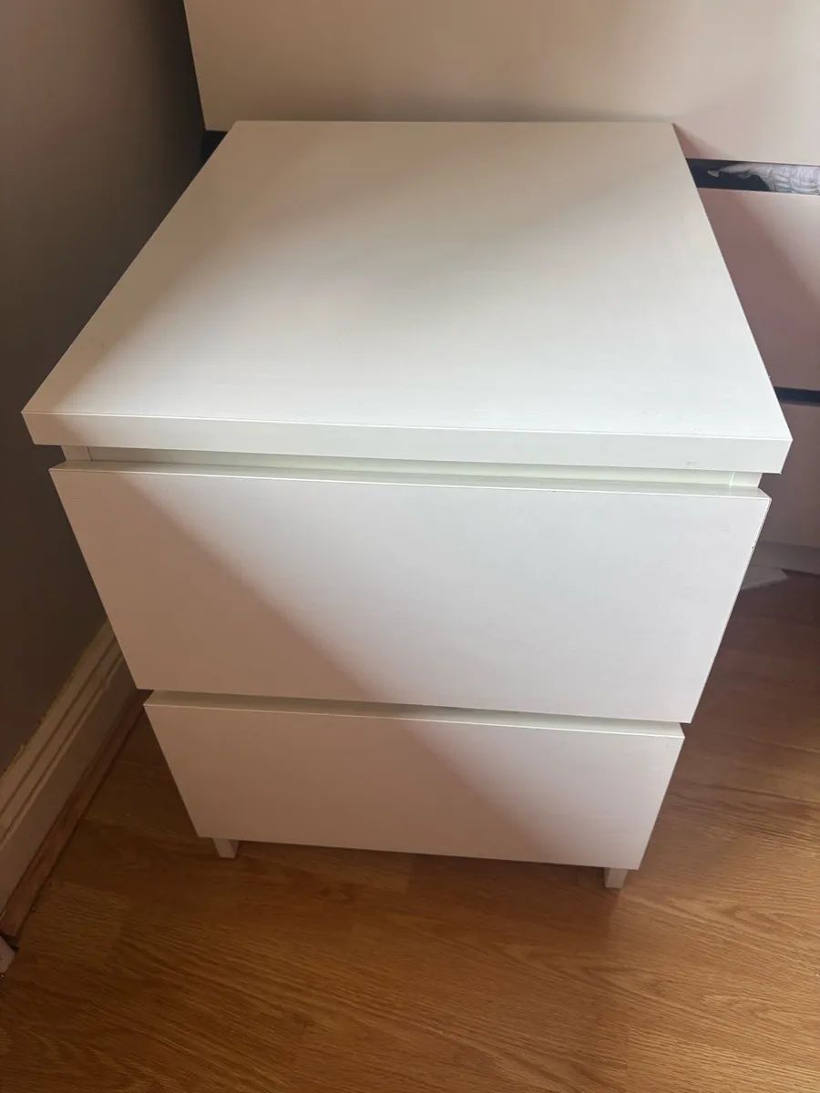 2 white beside lockers - Image 1