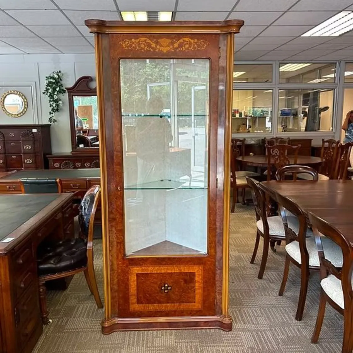 Burr walnut display cabinet, beautiful marquetry i