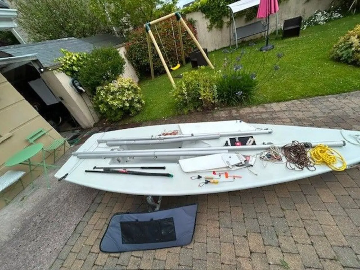 Laser sailing dingy - Image 3