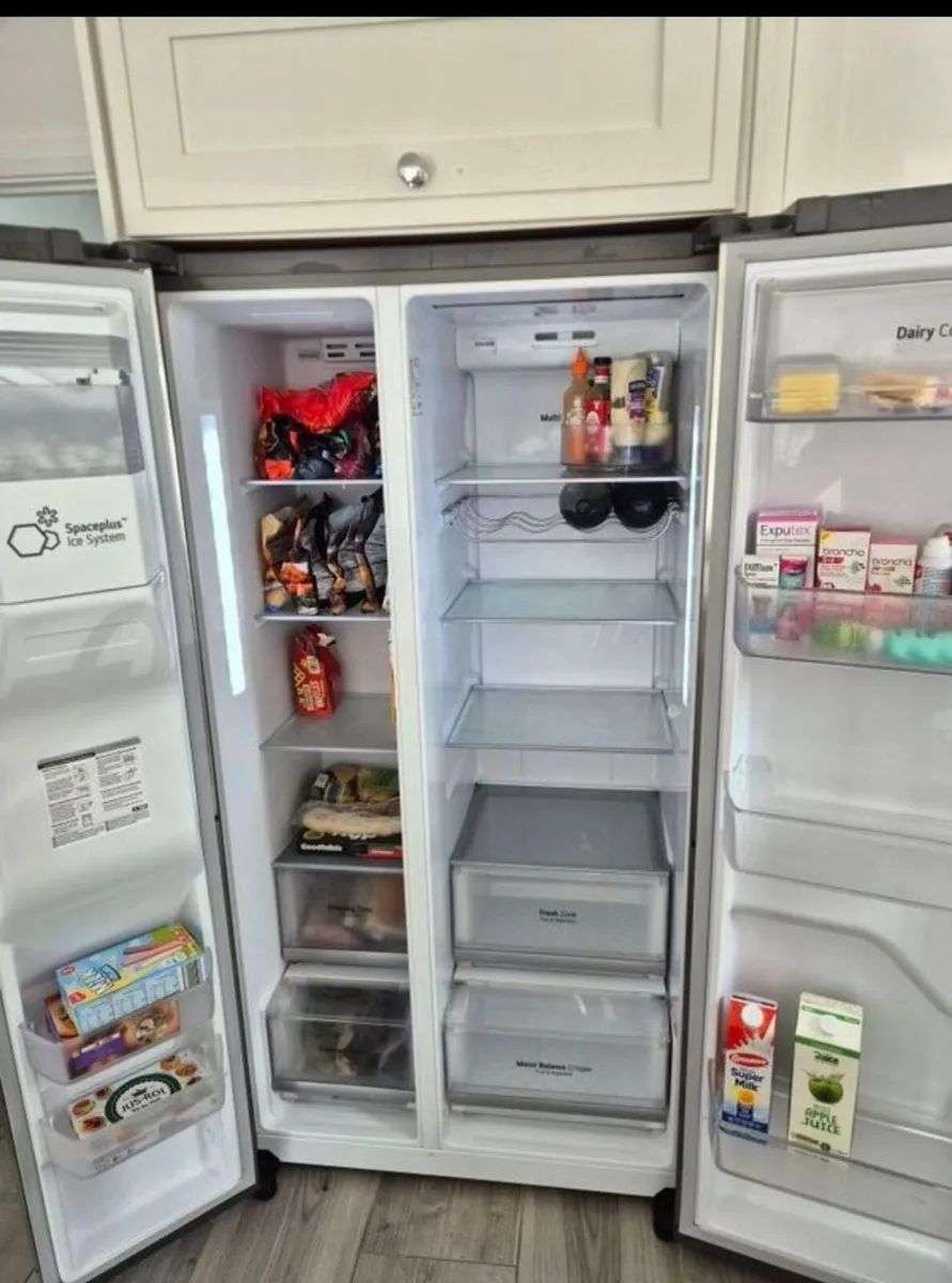 LG American Fridge Freezer - Image 2