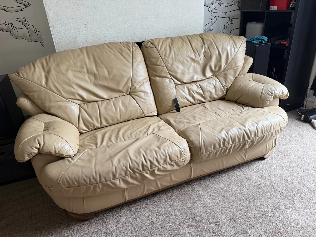 3 seater real leather hardwood couch - Image 1