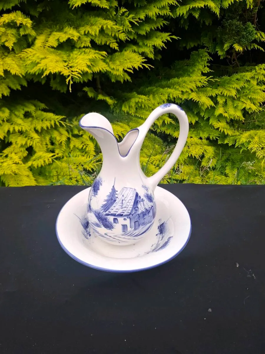 Blue vintage washing bassin set - Image 1