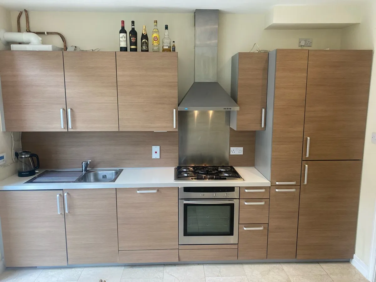 Kitchen complete with appliances - Image 1