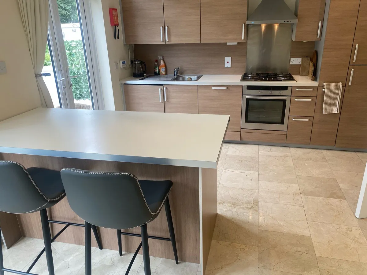 Kitchen complete with appliances - Image 4