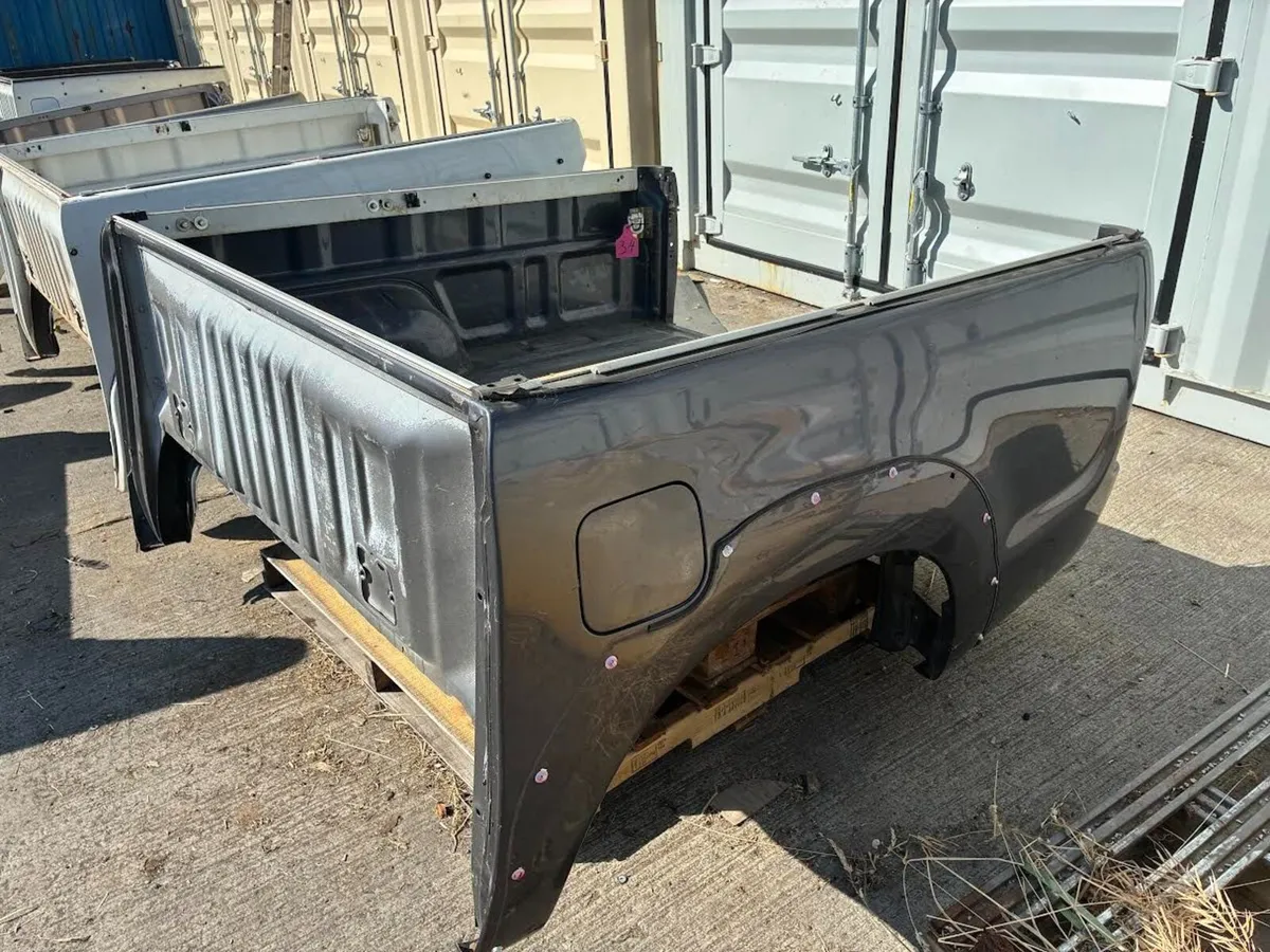 RUST FREE REAR HILUX BODY / TUBS - JAPAN IMPORTS - Image 3