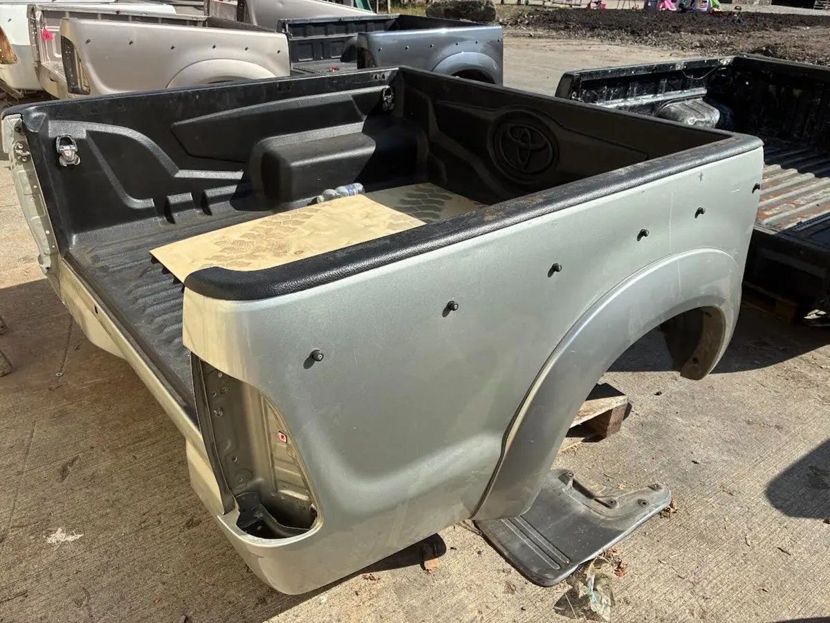 RUST FREE REAR HILUX BODY / TUBS - JAPAN IMPORTS - Image 4