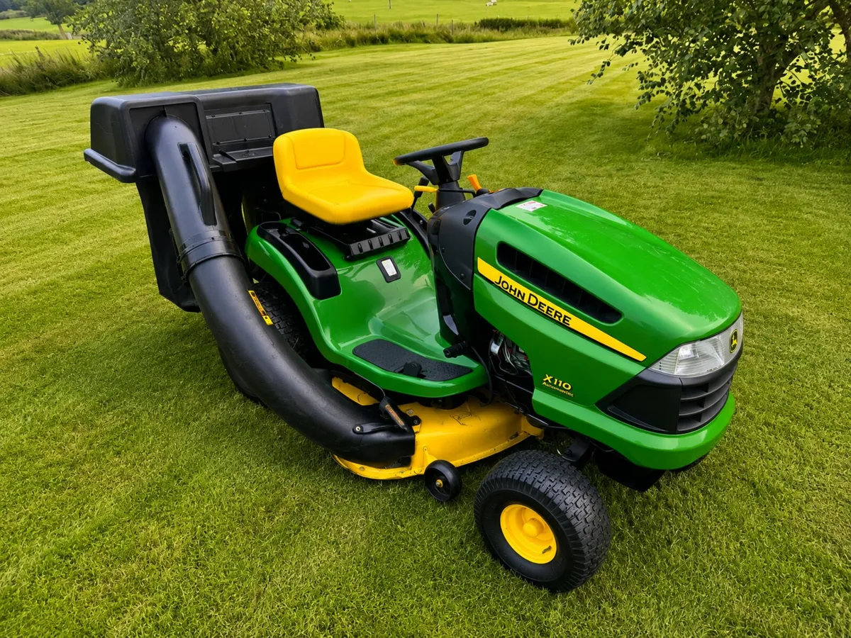 John deere ride on lawnmower - Image 1
