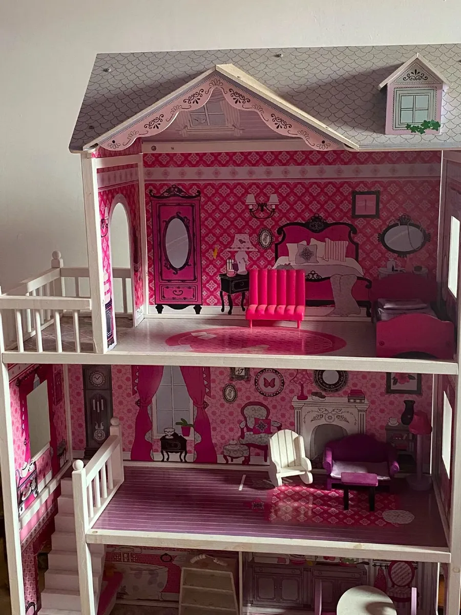 DOLLS HOUSE - Image 1