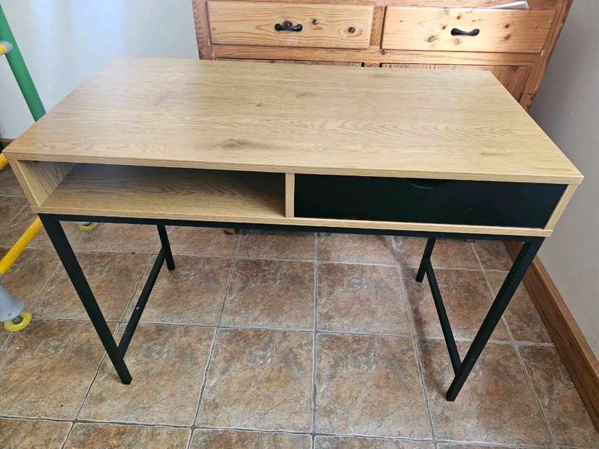 Office desk - Image 1