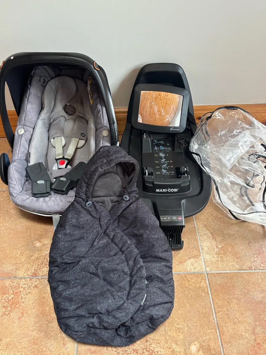 Maxi Cosi Car Seat Bundle - Image 1