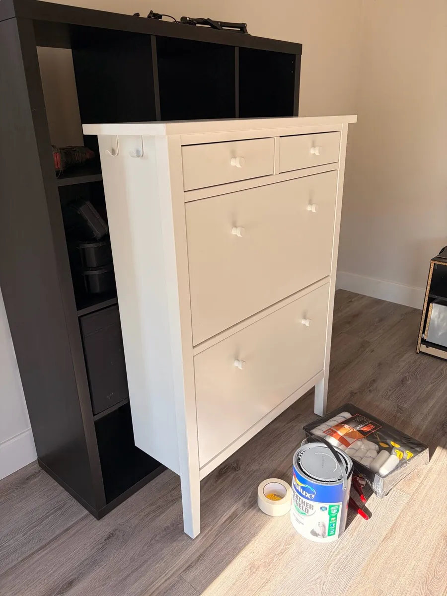 Shoe storage with drawers - Image 1