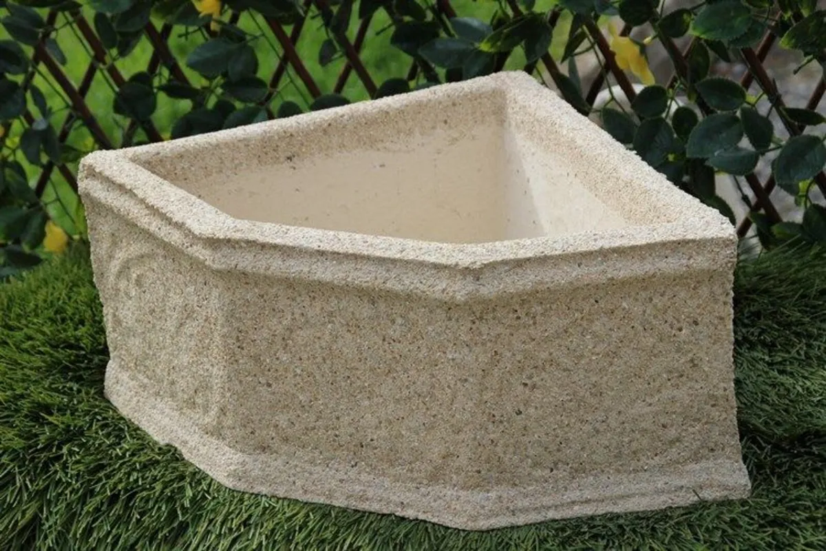 Reconstituted Sandstone Large Corner Pots - Image 1
