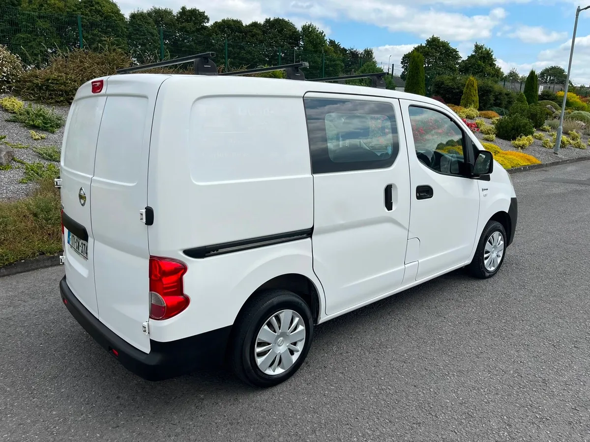 2017 NISSAN NV200 CREWCAB ONE OWNER - Image 2
